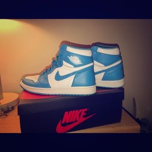 Nike air jordan retro 1 OG UNC